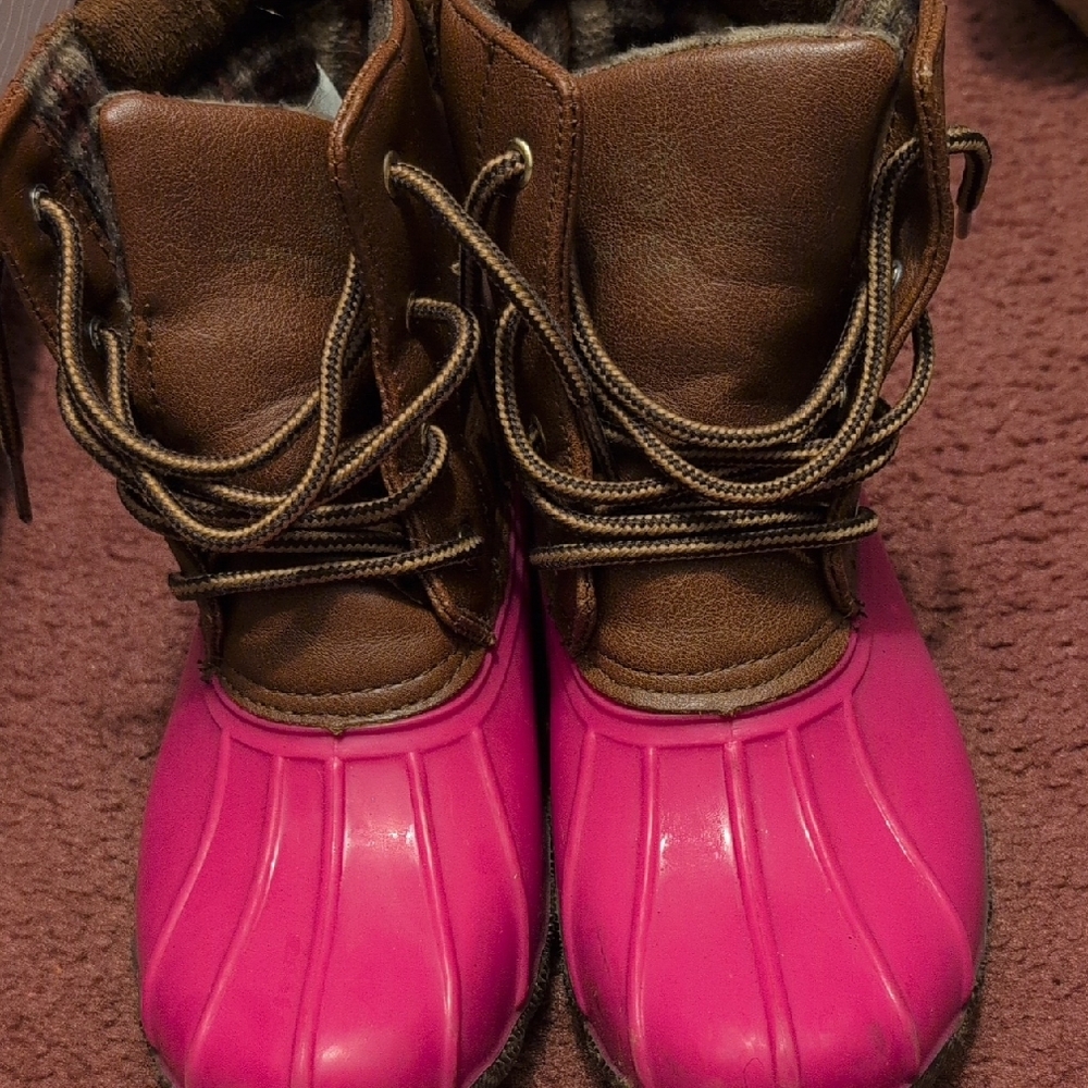Adrienne Vittadini Kids Brown and Pink Snow Boots